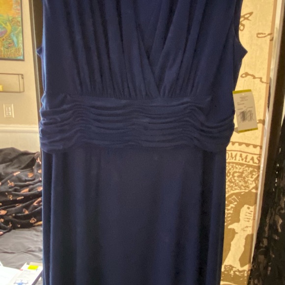 Dress. - Picture 2 of 3
